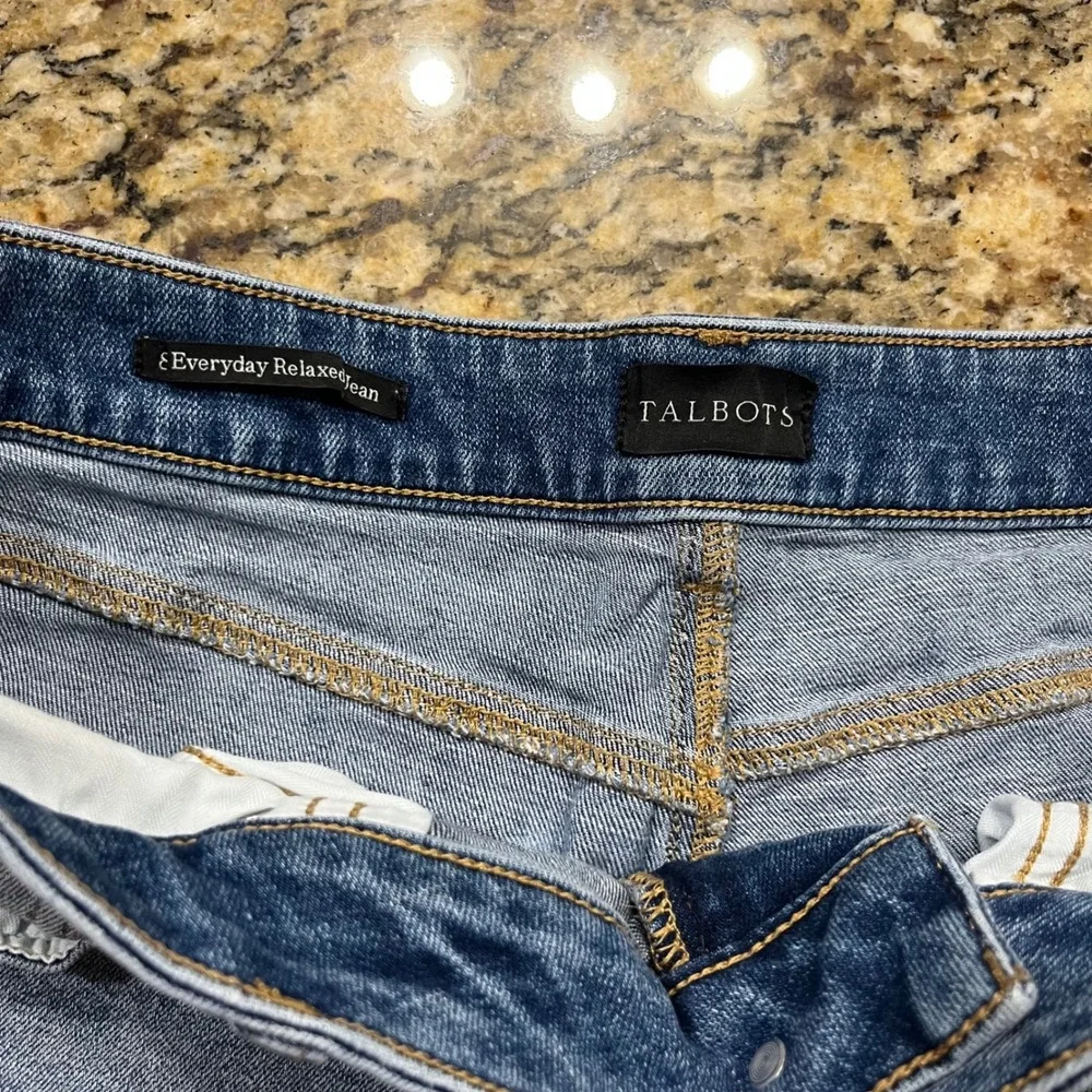 Talbots Everyday Relaxed Jean Light Wash Denim Blue Pants Womens Size 8
